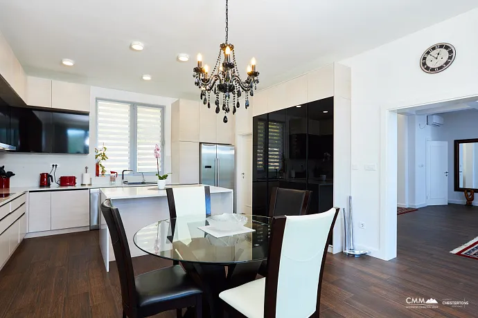 Kumbor’da 335 m² toplam alana sahip geniş bir ev