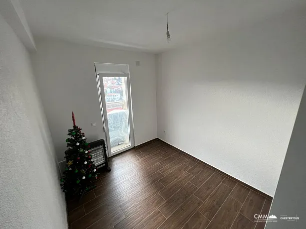 Dobra Voda'da bir ve iki yatak odalı daireler