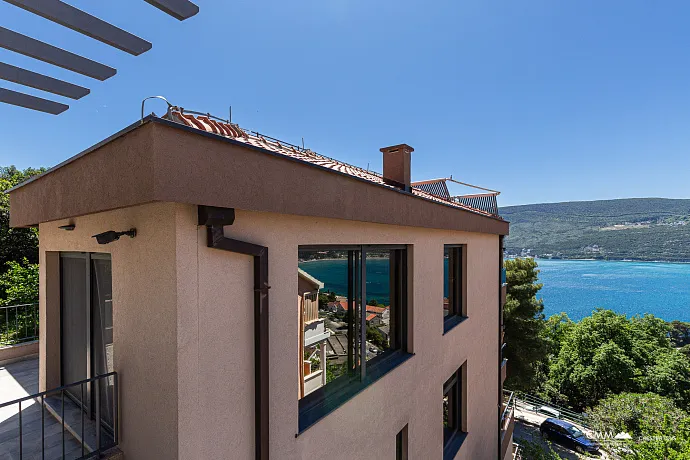 Herceg Novi'nin merkezinde mükemmel villa