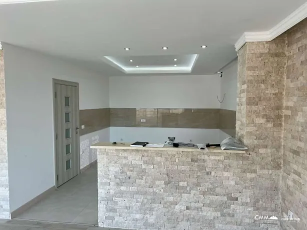 Ulcinj'de deniz manzaralı çatı katı