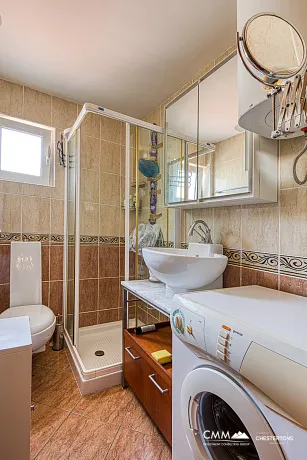 Bečići’de 64m² bir yatak odalı daire