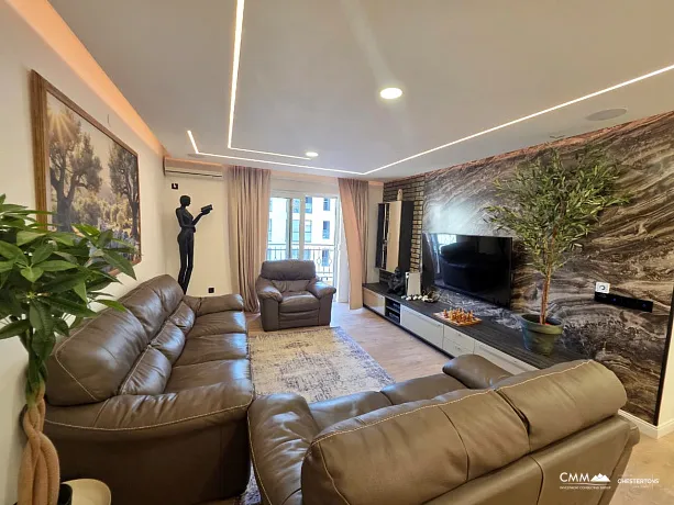 Denize 300 metre mesafede özel saunalı lüks 3 yatak odalı daire – Bečići (107 m²)