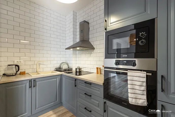 Bečići’de, 4. katta bulunan 53 m²’lik modern ve konforlu bir daire