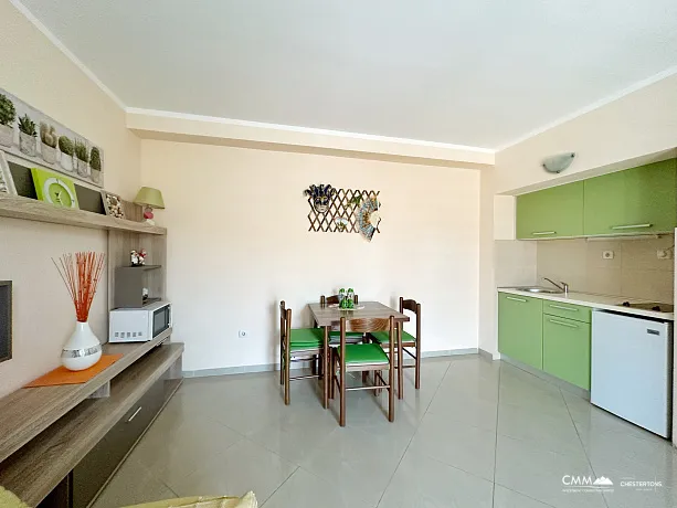 Lustica Bay yakınında havuz ve spa bulunan mini otel