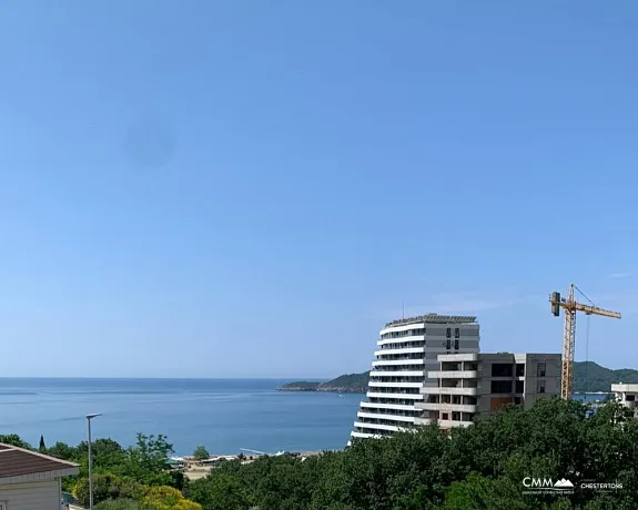 Becici'de Deniz Manzaralı Modern İki Yatak Odalı Daire