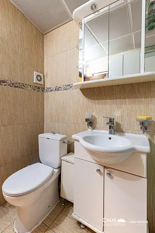 Budva’nın Kalbinde Geniş Daire — Eski Şehir ve Plaja Yakın