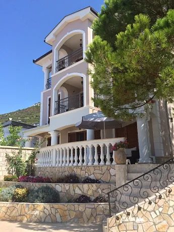 Dobre Voda'da deniz manzaralı villa