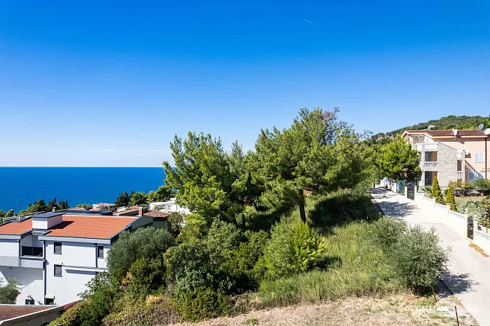 Šušanj’da deniz manzaralı arsa, plaja 150 m — 950 m²