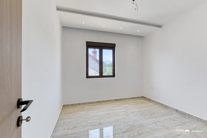 Tivat'ta yenilenmiş daire, 78 m²