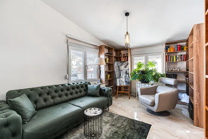 Sutomore'de iki katlı geniş ev