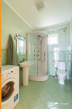 Deniz manzaralı panoramik bir Sutomore evi 120 m2