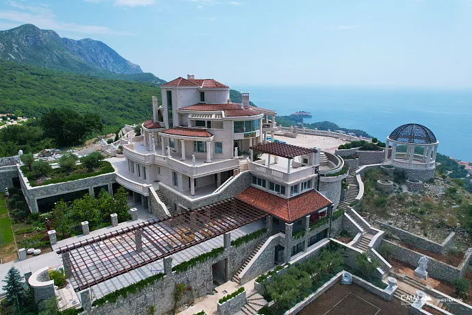 Adriyatik Kıyısında Dünya Standartlarında Lüks Villa – Zarafet ve Özel Hayat