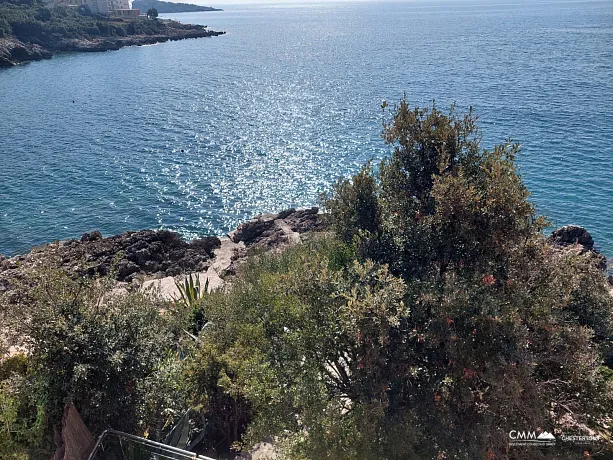 Utjeha'da panoramik deniz manzaralı geniş ev