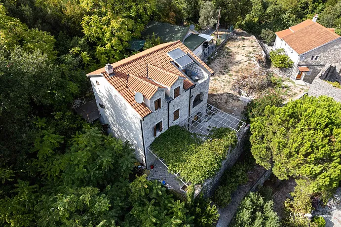 LİPCİ'DE GÜZEL TAŞ EV – BOKA KOTORSKA'DA OTANTİK BİR YAŞAM