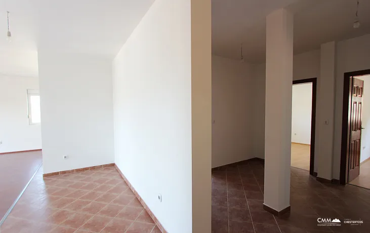 Sutomore'da bir apartmanda daireler