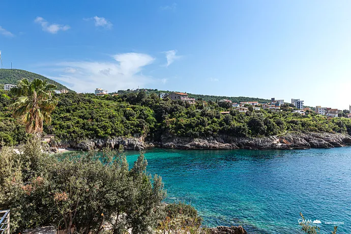 Utjeha'da panoramik deniz manzaralı geniş ev