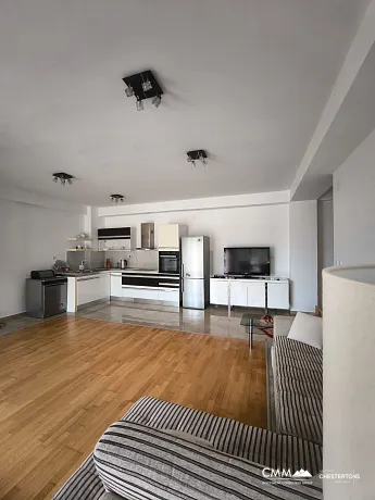 107 m² geniş daire, teras ve deniz manzarasıyla Budva'nın merkezinde