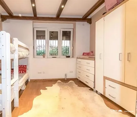 Herceg Novi'de denize yakın iki yatak odalı daire
