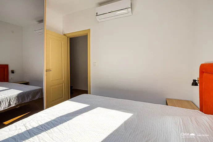 Havuzlu sitede üç odalı daire, Blizikuće