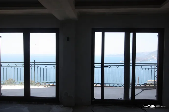 Budva Rivierası'nda muhteşem deniz manzaralı iki villa