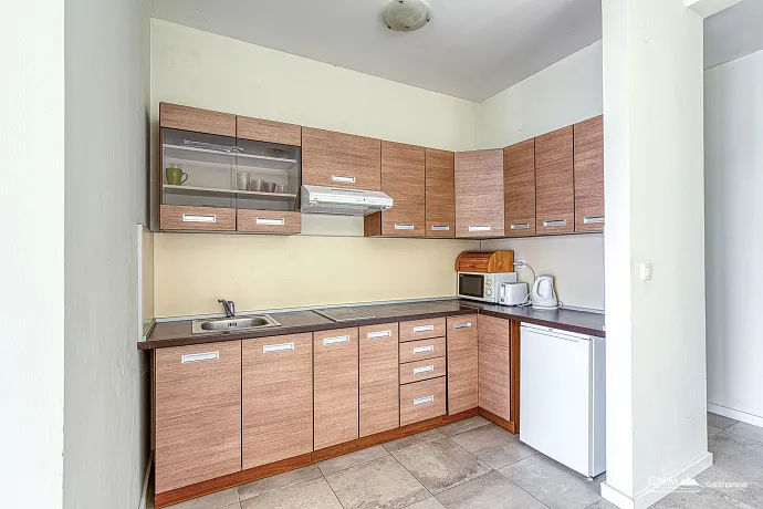 Deniz Manzaralı Daire, Bijela