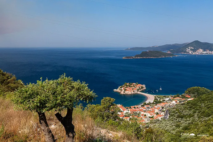 Havuzlu sitede üç odalı daire, Blizikuće
