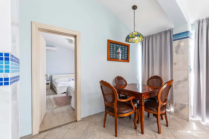 Uteha'da havuzlu lüks villa