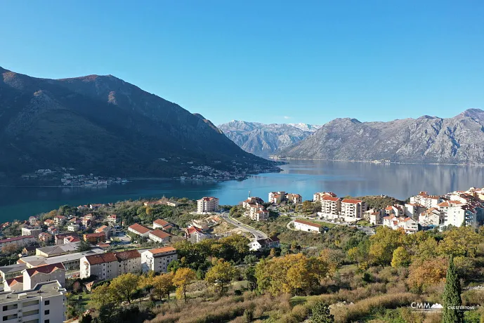 Dobrota'da deniz manzaralı satılık arsa