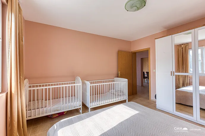 Deniz manzaralı panoramik bir Sutomore evi 120 m2