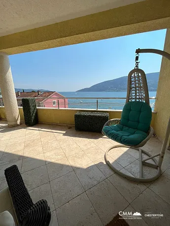 Herceg Novi'de panoramik deniz manzaralı satılık daire