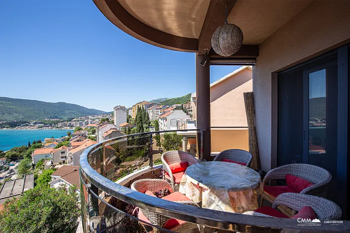 Herceg Novi'nin merkezinde mükemmel villa