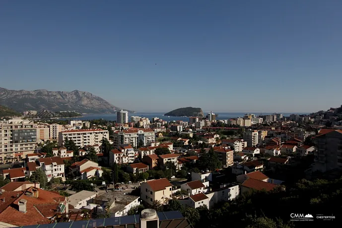 Budva'da aydınlık daire