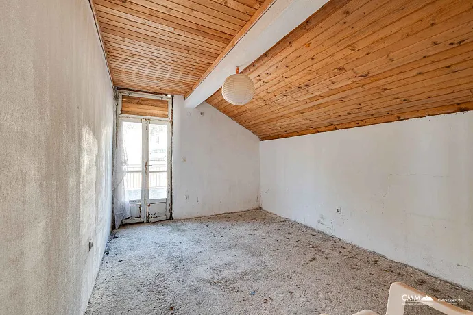 Ratac, Bar’da 1.600 m² arsalı ev — yaklaşık 350 m²