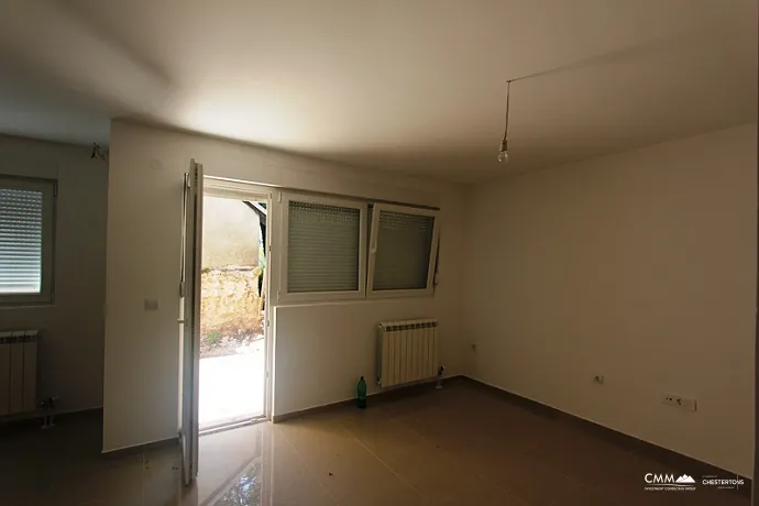 Herceg Novi'de küçük apartman dairesi