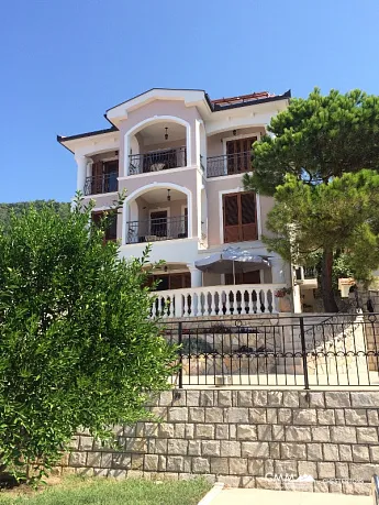 Dobre Voda'da deniz manzaralı villa