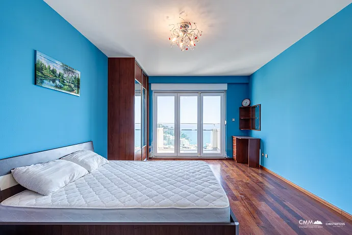 Petrovac'ta Deniz Manzaralı Üç Odalı Daire