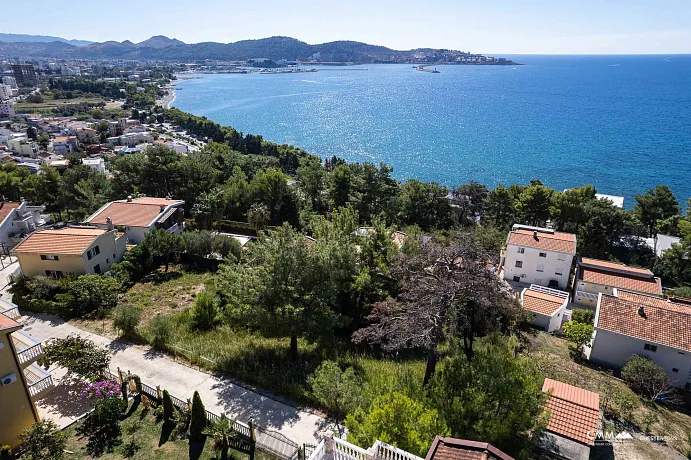 Šušanj’da deniz manzaralı arsa, plaja 150 m — 950 m²