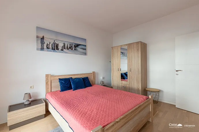 Reževići’de denize sıfır konumda bulunan 450 m²’lik özel bir arsa