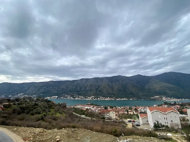 Panoramik deniz manzaralı tek odalı daire