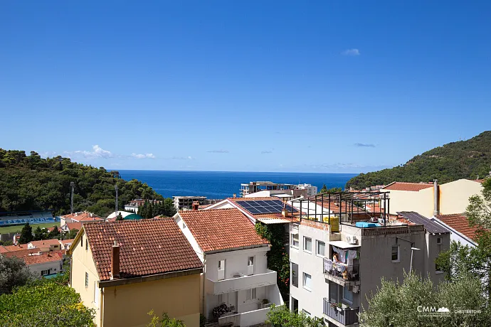 Deniz manzaralı 1 yatak odalı daire — Petrovac, 44 m²
