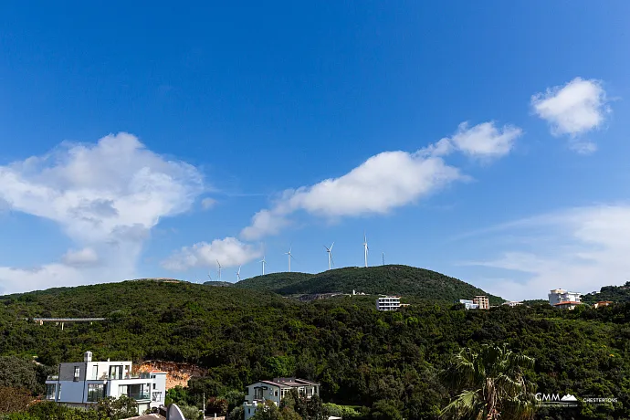 Utjeha'da panoramik deniz manzaralı geniş ev