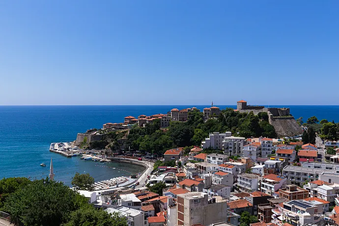 Ulcinj'de deniz manzaralı çatı katı