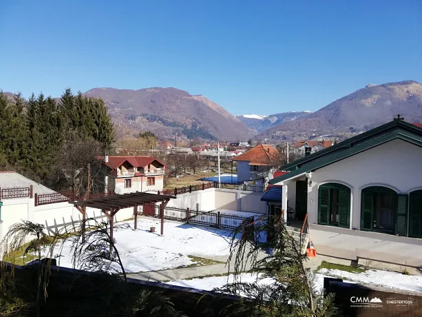 Kolasin'de bir dağ cennetinde üç katlı ev