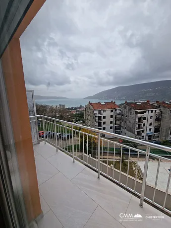 Igalo'da deniz manzaralı üç yatak odalı dubleks daire