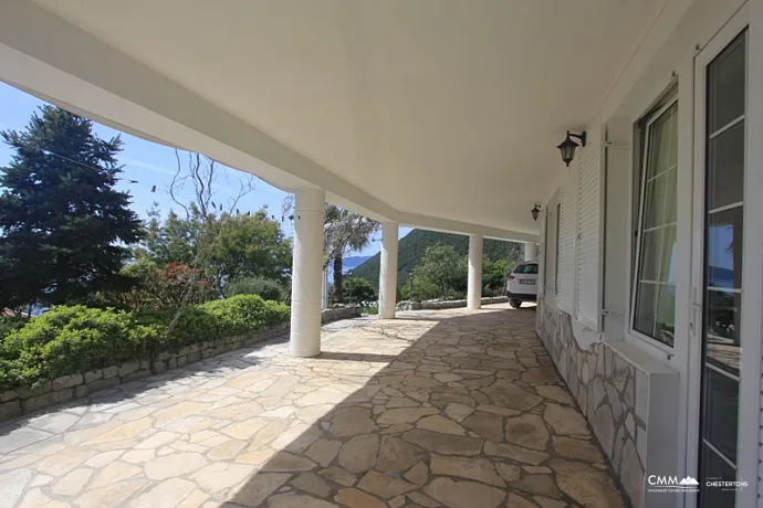 Deniz manzaralı lüks villa