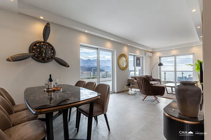 Sunny Side kompleksinde satılık geniş ve lüks tasarımlı üç yatak odalı daire.