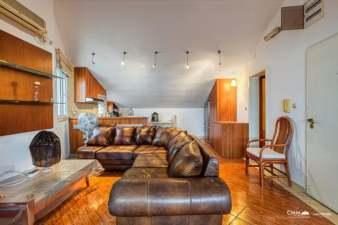 Bečići’de 64m² bir yatak odalı daire