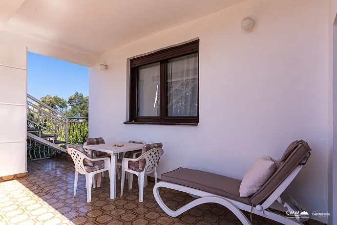 Dobra Voda'da panoramik deniz manzaralı ev