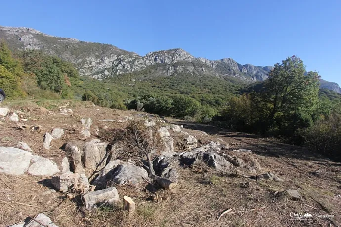 Budva'da Sveti Stefan'a bakan arsa