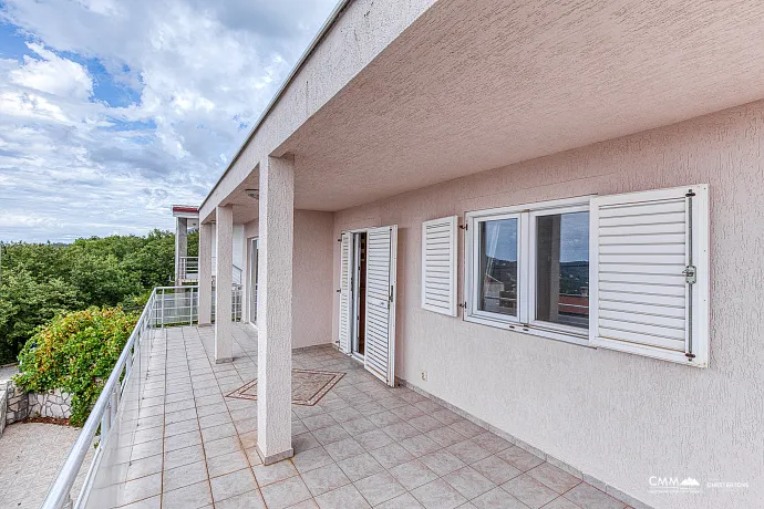 Deniz manzaralı panoramik bir Sutomore evi 120 m2